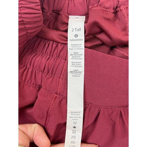 Mint🌟Lululemon Hotty Hot Short II *Long 4" Sz 2 TALL dark red - Picture 3 of 4